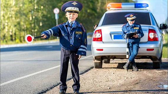 Нарушения фиксируются инспектором ГАИ
